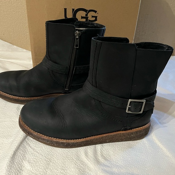 Ugg Camren Black Boots - Picture 4 of 11